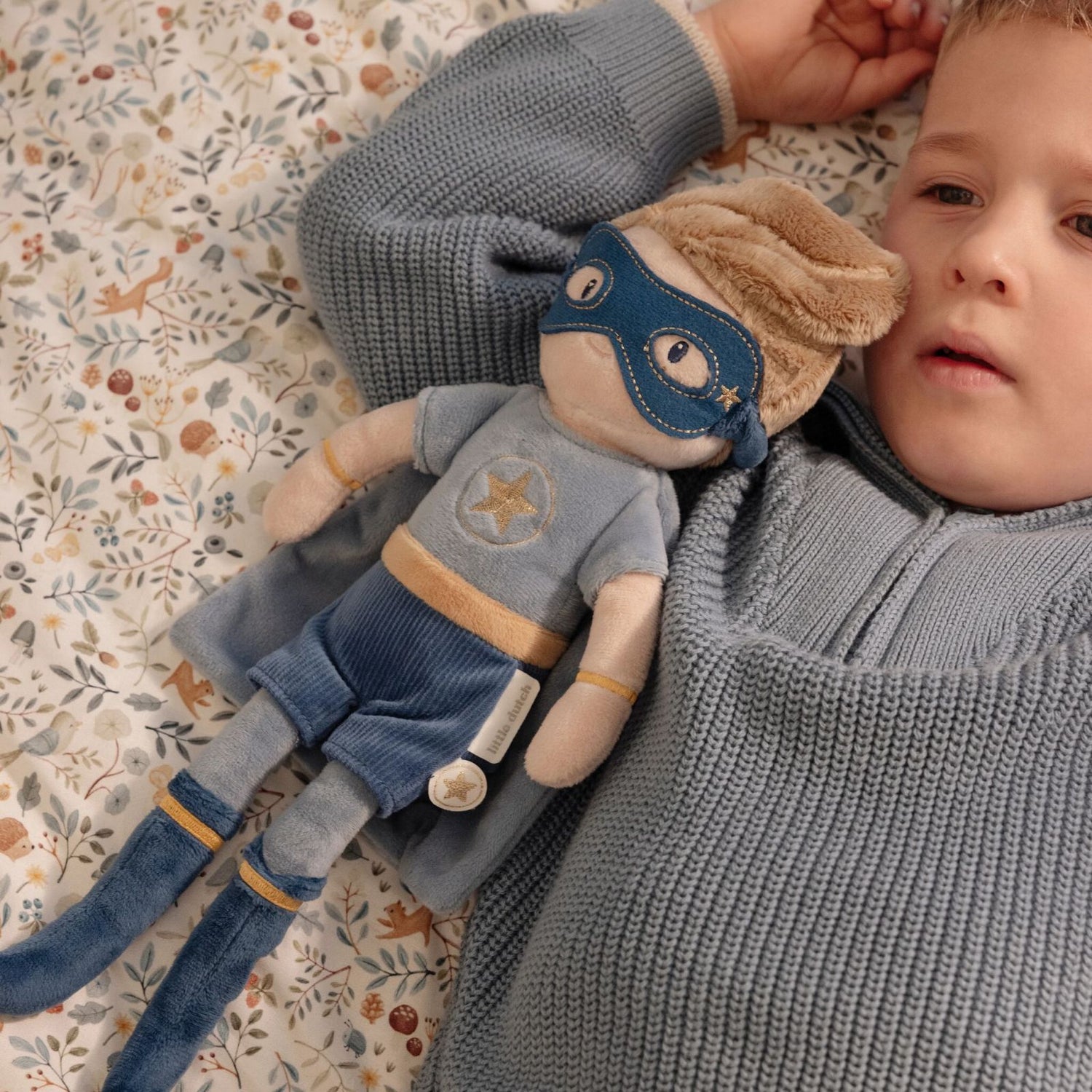 Little Dutch Bambola Morbida Supereroe Jim 35 cm | Inventa missioni fantastiche con Jim
