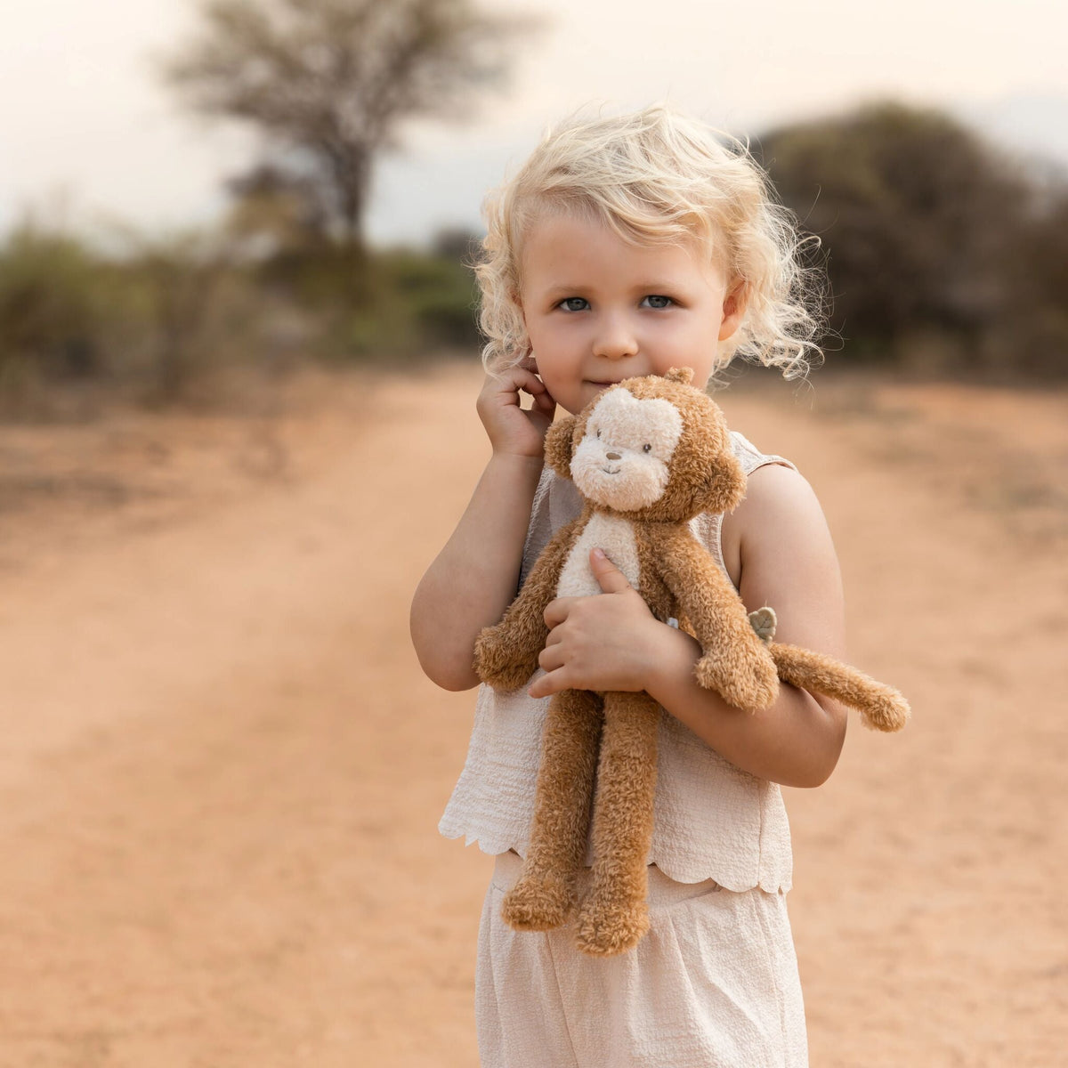 Peluche Monkey 30 cm Little Dutch | Una simpatica scimmietta pronta per coccole e avventure