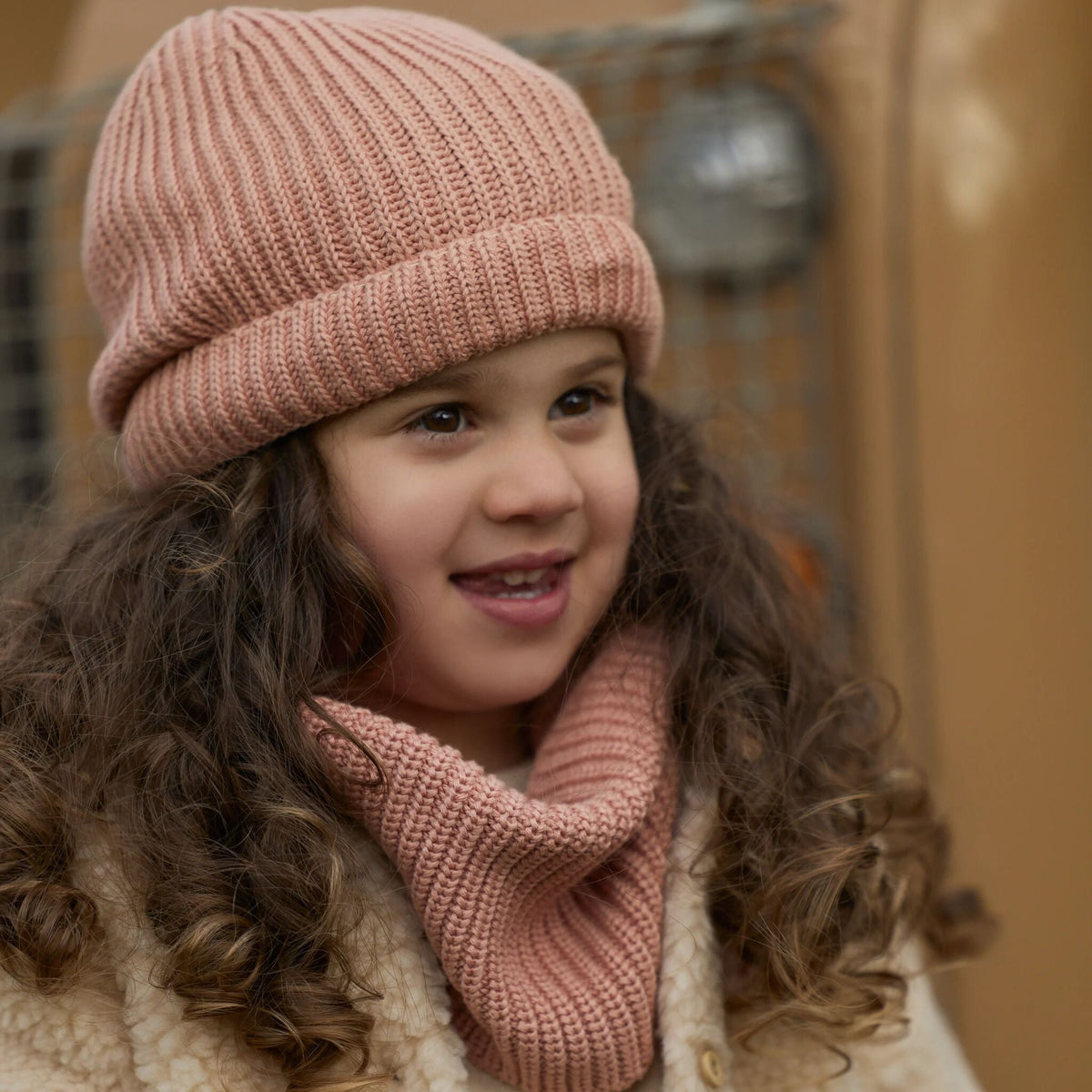 Cappello a Maglia Deep Pink Little Dutch A/I 2026-27 | Un tocco di colore per i look della stagione fredda
