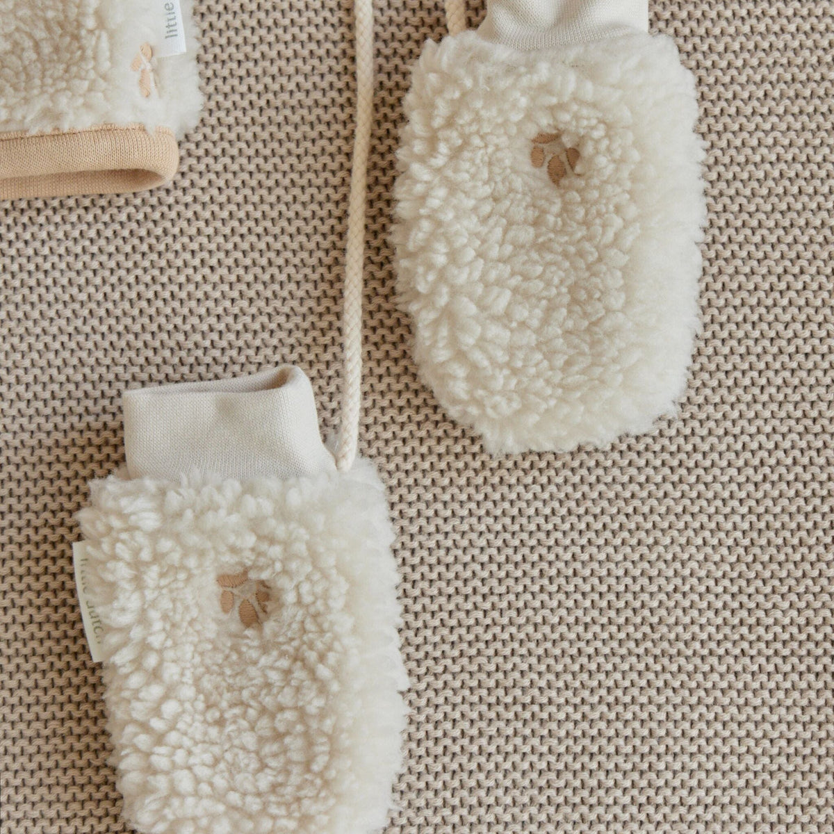 Guanti in Teddy Sand Paw Print Little Dutch | Morbidi guanti per completare i look più caldi