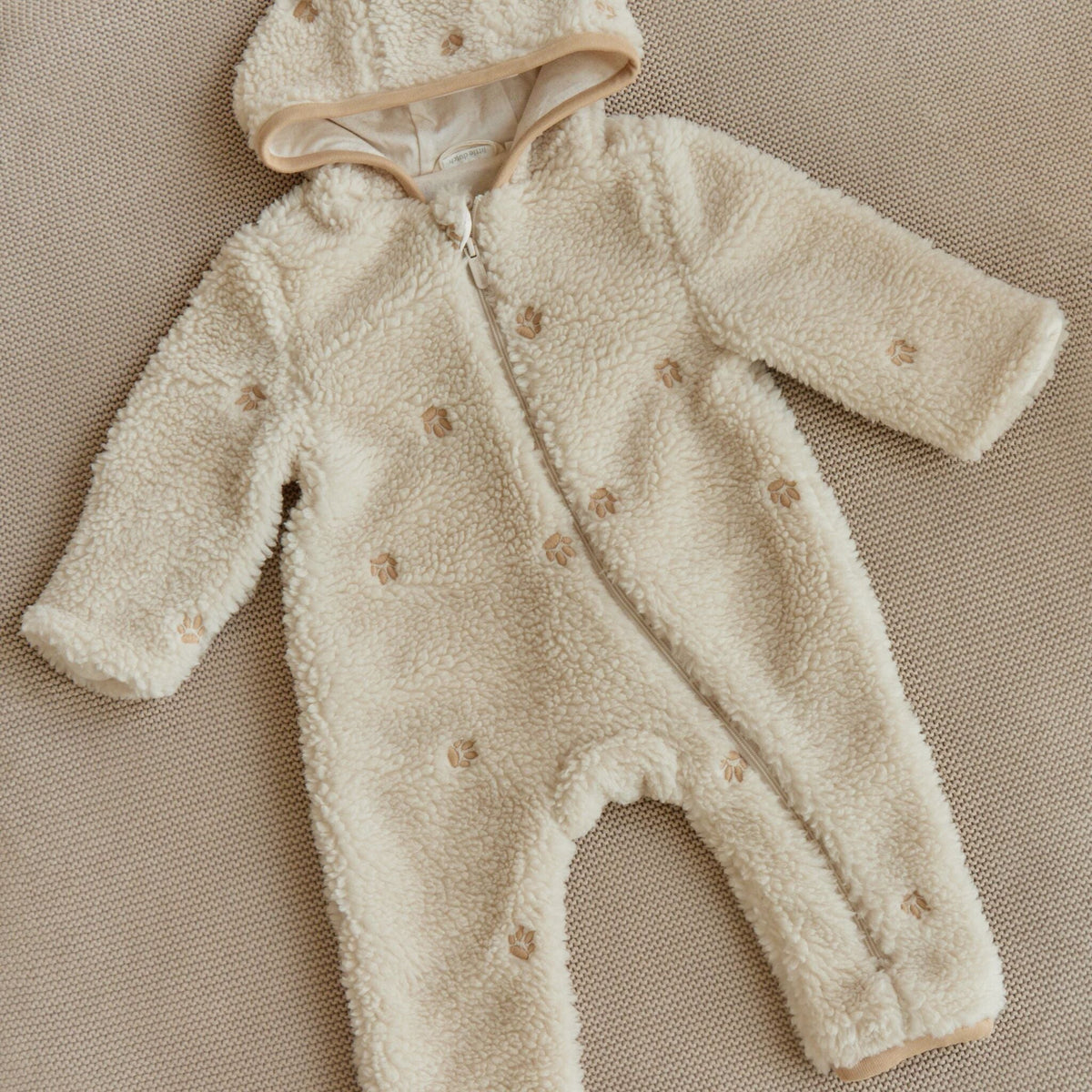 Tuta in Teddy Sand Paw Little Dutch | Morbida, calda e avvolgente per le giornate più fredde