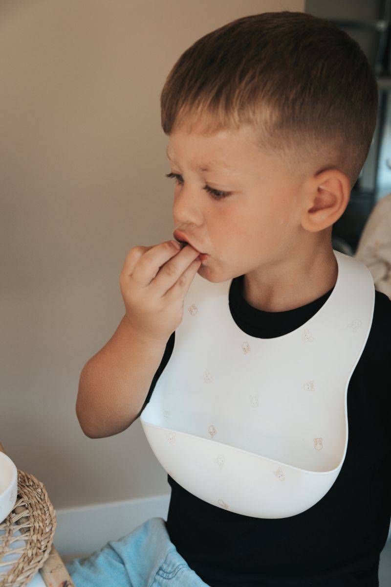 Bavaglino in silicone e tazza Bamboom | Set pratico e intelligente per lo svezzamento