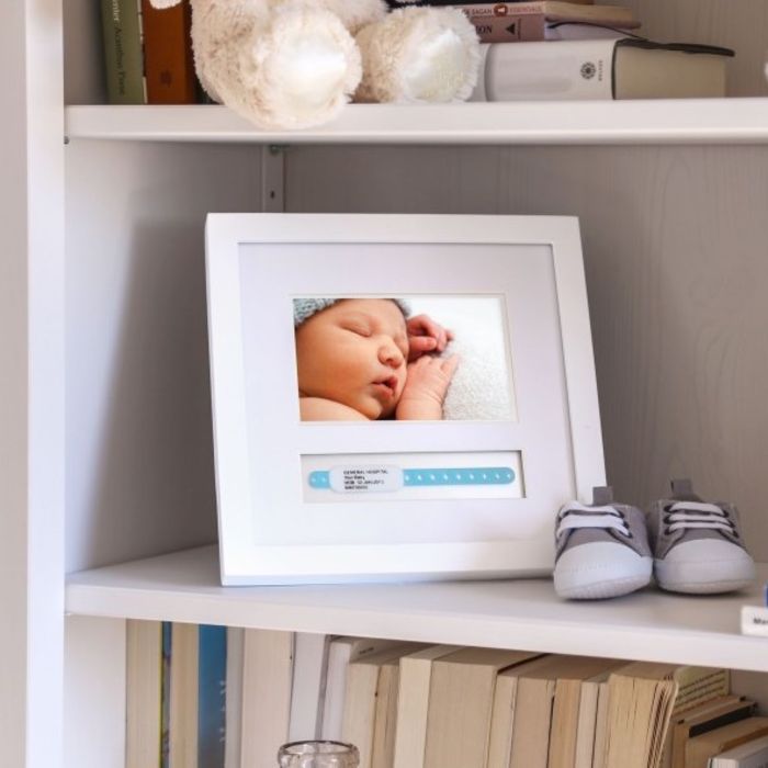 Cornice da tavolo per foto e braccialetto nascita Pearhead | Il ricordo dei primi istanti di vita