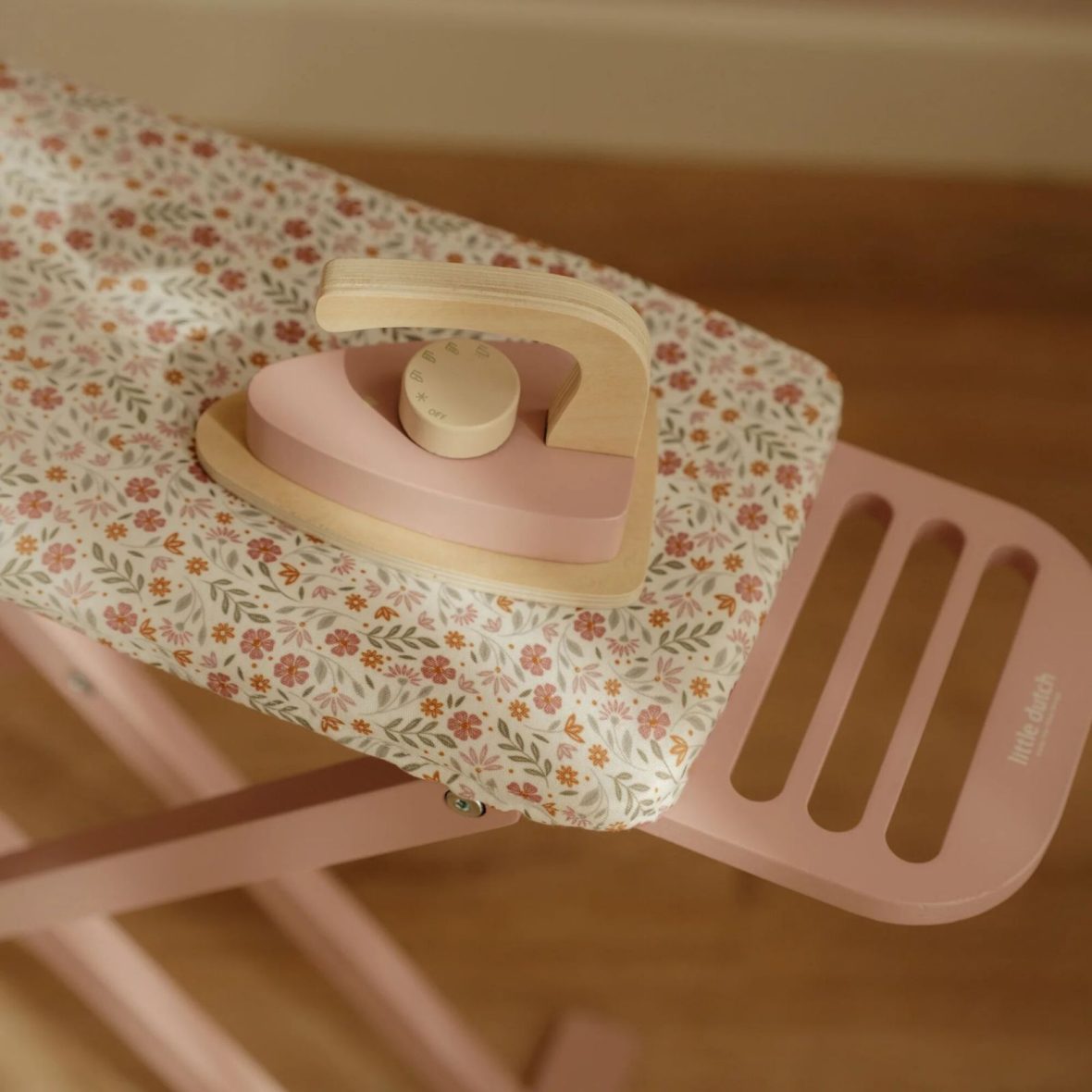 0-b9f99e76-1600-Set-ferro-da-stiro-FSC[1]