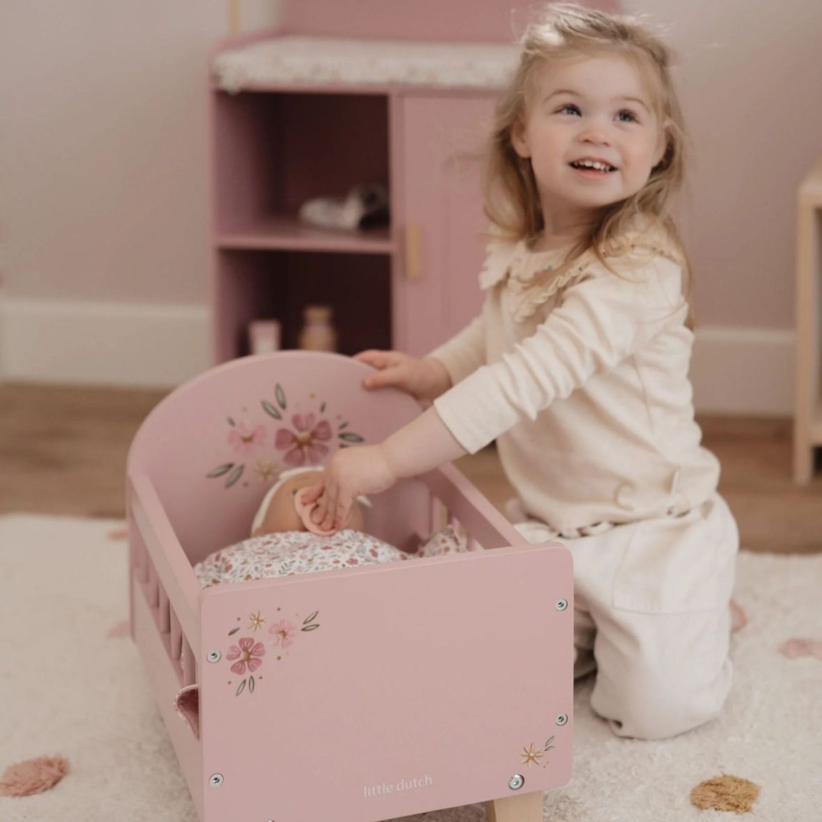 0-e45ffbc3-1600-Lettino-per-bambole-con-tessile-FSC[1]