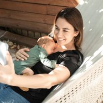 Uso consapevole della tecnologia in famiglia: come accompagnare i bambini da 0 a 4 anni nel mondo digitale