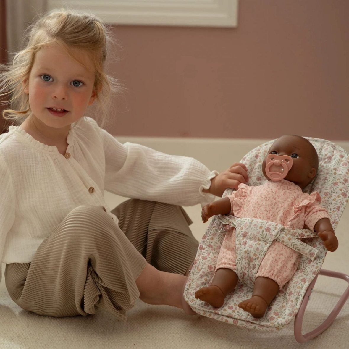 0-08e17835-1600-Sdraietta-in-metallo-per-bambole[1]