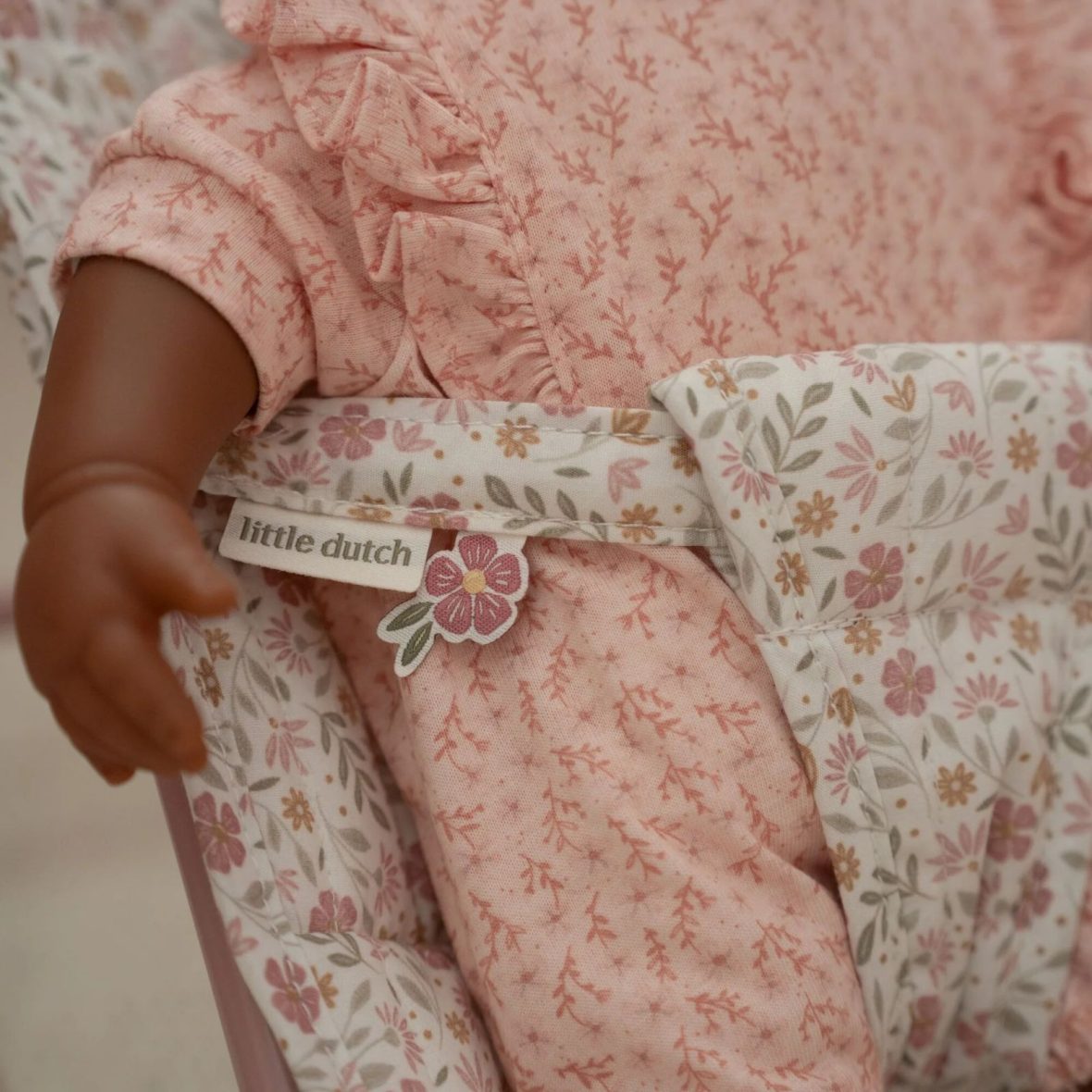 0-1ee41096-1600-Sdraietta-in-metallo-per-bambole[1]