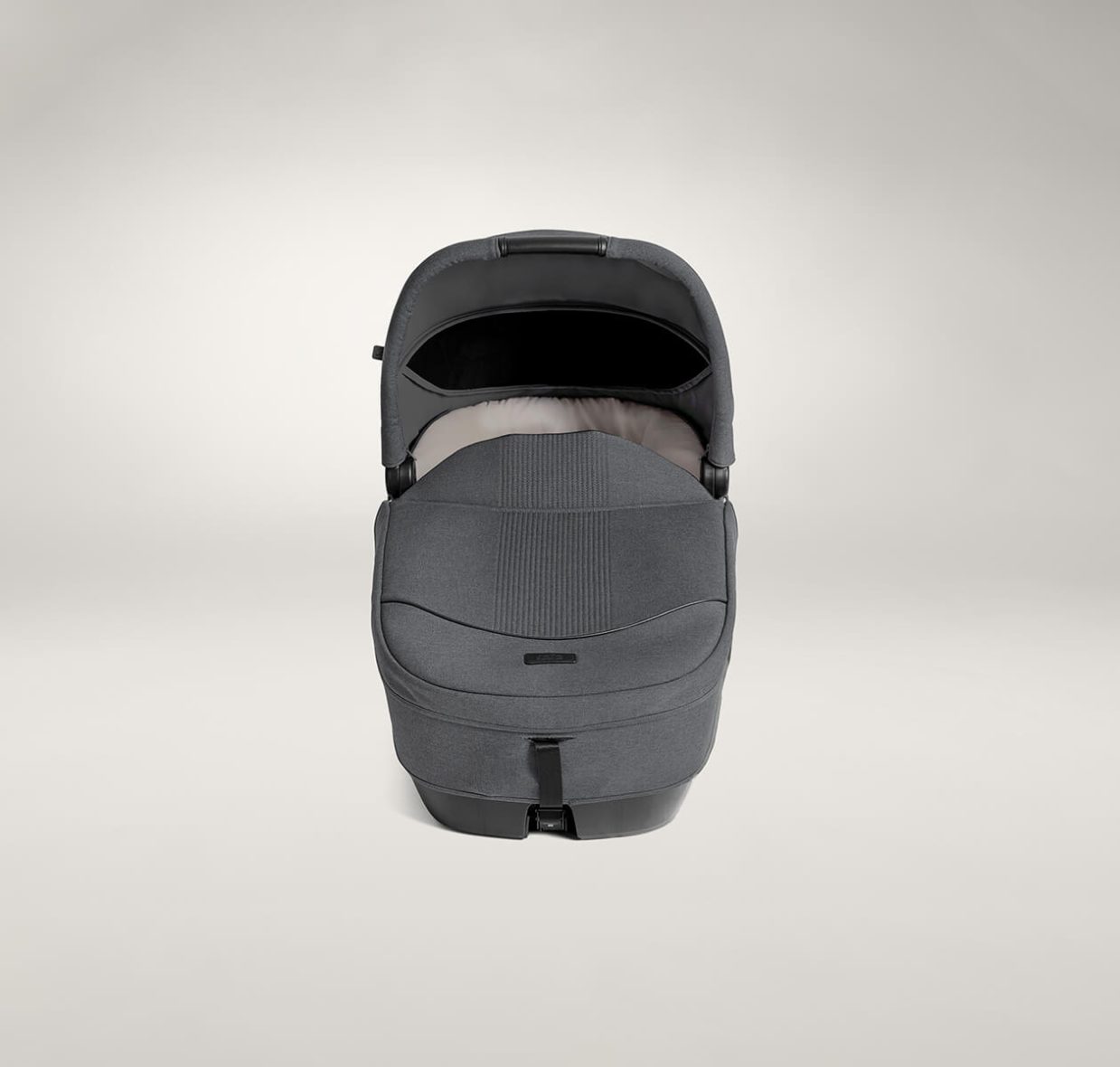 7_-_c2105abebn000_calmi_ebony_018_cs_cc_hr[1]